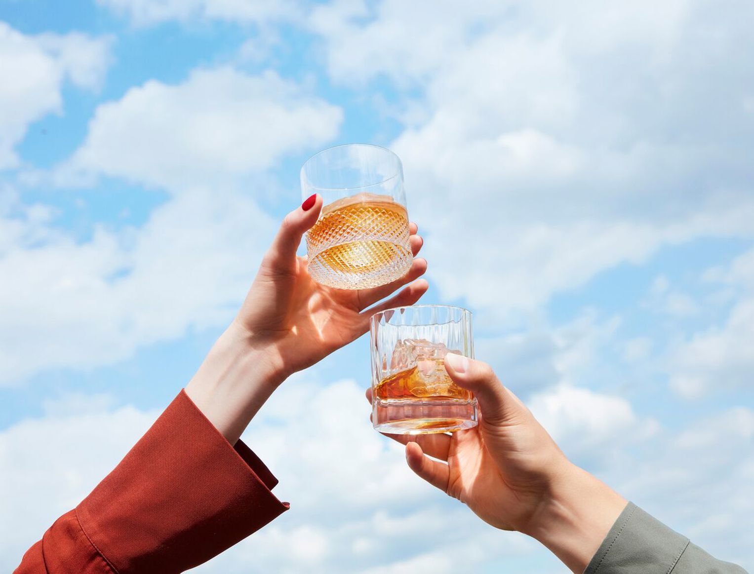 Medium Thedalmore Newbrandworld Glass Lifestyle CML PD01 Image A0